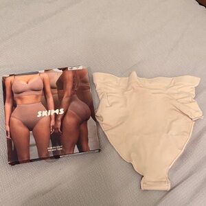 SKIMS Mid Waist Thong